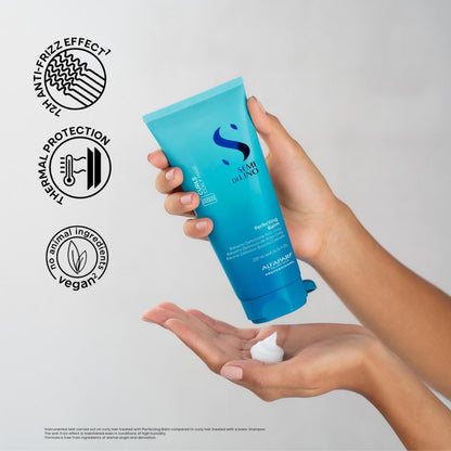 A hand holds a bright blue tube of Savumac Anti-Frizz Effect hair conditioner, with white conditioner being dispensed into the palm of another hand. Three black circular icons on the left highlight key benefits: anti-frizz effect, thermal protection, and natural ingredients vegan.
